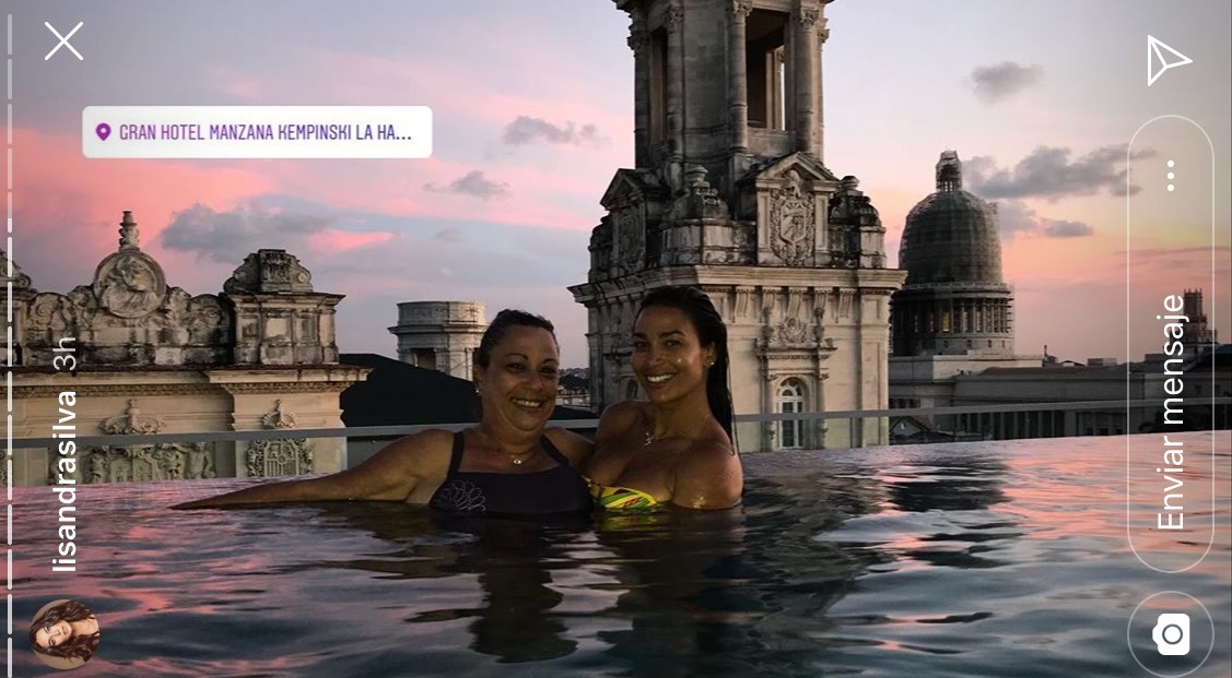 Guapas Lisandra Silva Pos En Bikini Junto A Su Madre Tecache Cl