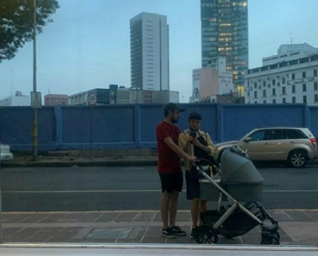 Pareja de Mon Laferte muestra lo grande que está su bebé Tecache cl