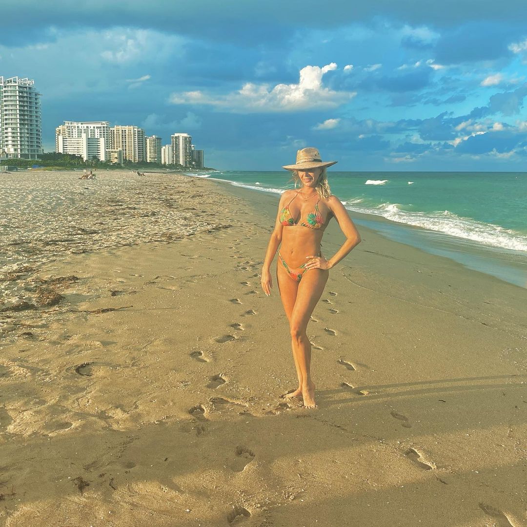 Gisela Molinero Luce Su Estupenda Figura En Bikini A Sus A Os