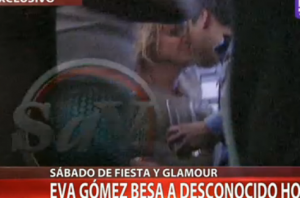 Eva Gómez besa a desconocido