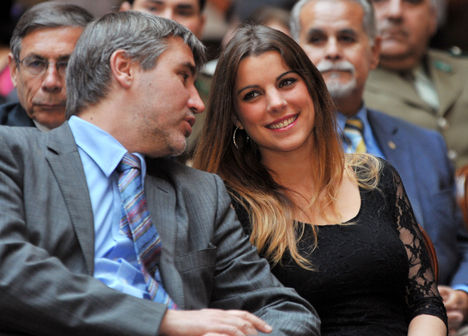 Senador Fulvio Rossi junto a su novia Maite Orsini participan de la celebración de los 133 años de la municipalidad de Iquique