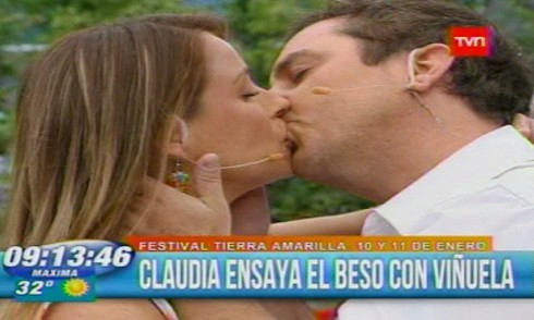 Claudia Conserva beso a Jose Miguel Viñuela