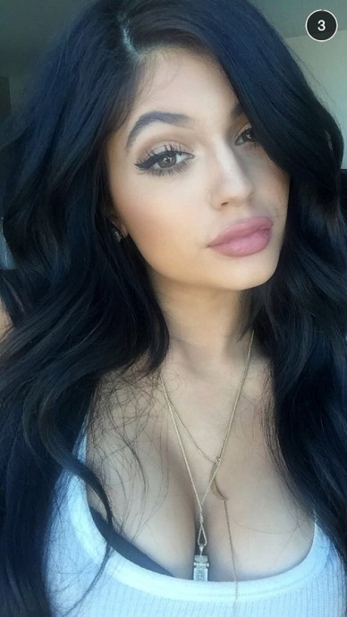 rs_634x1129-150401194744-634.Kylie-Jenner-Snapchat.2.ms.040115_500x890