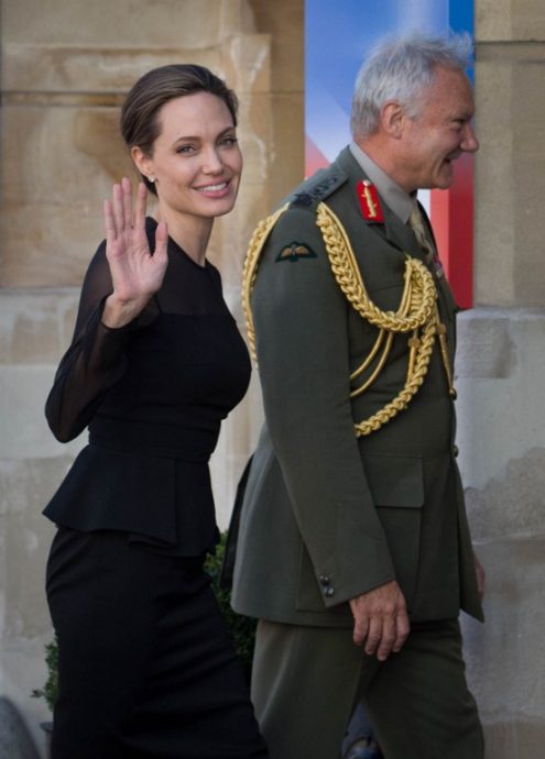US actress and director and UN Special Envoy, Angelina Jolie (L), waves as she is greeted by Britain's Vice Chief of the Defence Staff General Gordon Messenger (R) at the UN Peacekeeping Defence Ministerial at Lancaster House in London on September 8, 2016. The meeting follows the Leaders Summit on Peacekeeping in September 2015. / AFP PHOTO / POOL / Stefan Rousseau