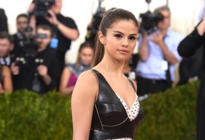 Selena Gomez arrives at The Metropolitan Museum of Art Costume Institute Benefit Gala, celebrating the opening of "Manus x Machina: Fashion in an Age of Technology" on Monday, May 2, 2016, in New York. (Photo by Charles Sykes/Invision/AP)