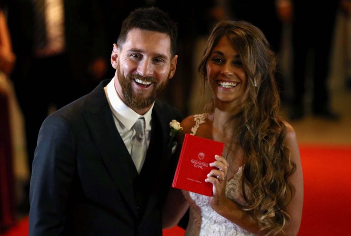 Argentine soccer player Lionel Messi and his wife Antonela Roccuzzo pose at their wedding in Rosario, Argentina, June 30, 2017. REUTERS/Marcos Brindicci TPX IMAGES OF THE DAY