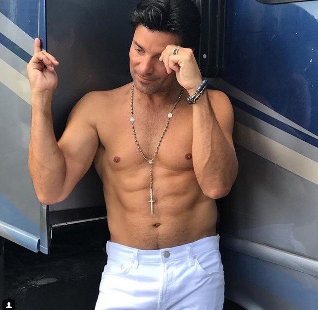 chayanne abdominales