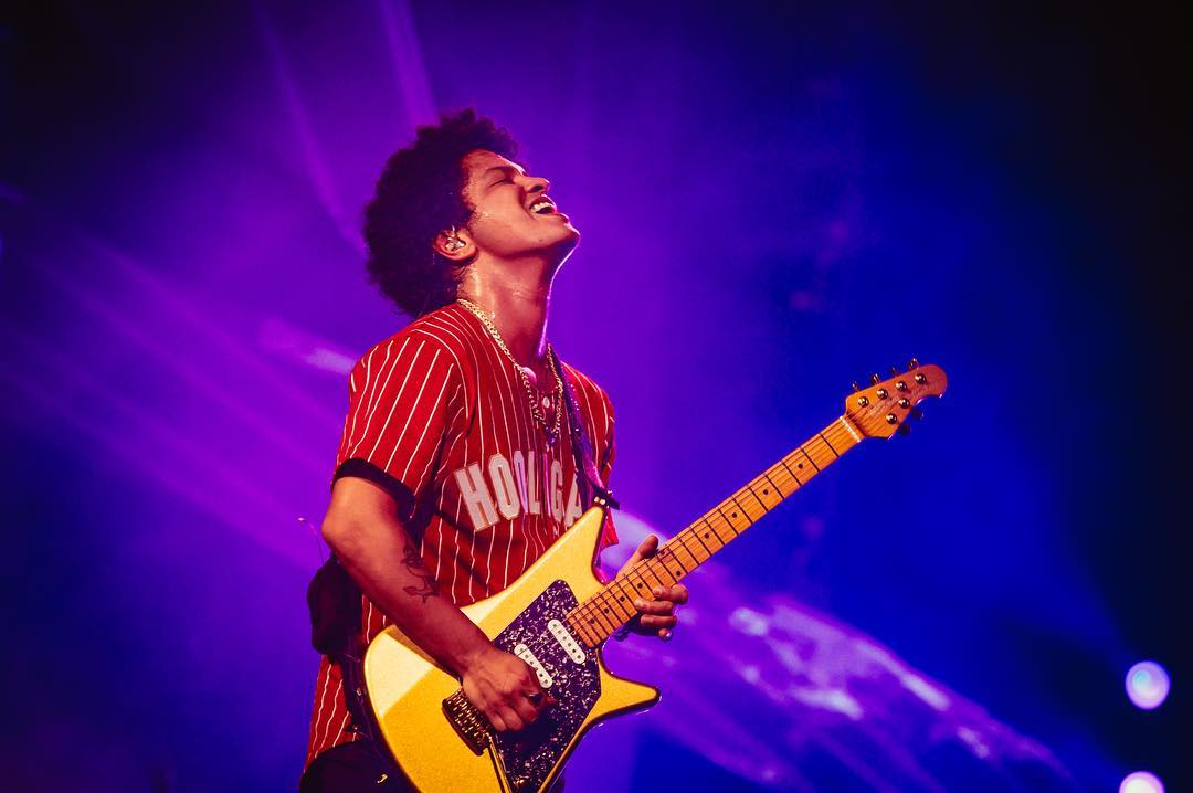 Bruno Mars sorprende cantando uno de sus temas más populares en