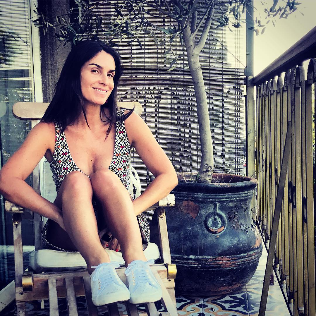 Milf: María Gracia Subercaseaux se luce en bikini