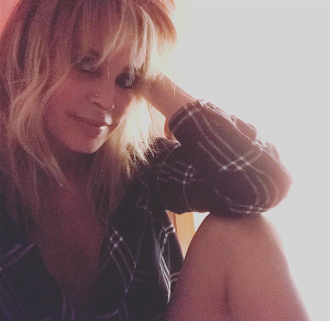 Eva Gómez se llena de piropos por bikinazo a los 46 años