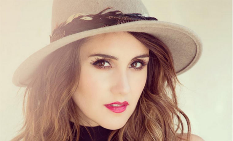 Ex «RBD» Dulce María publica fotos sin maquillaje