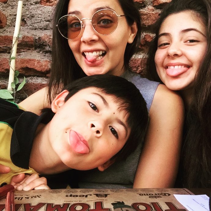Carolina Arredondo Comparte Fotos Junto A Su Hermano E Hija El