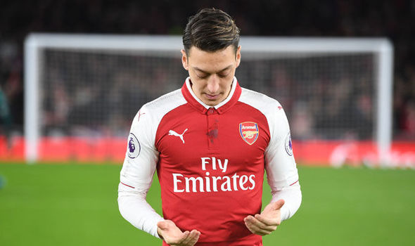 Arsenal se alista para la salida del alemán Mesut Ozil