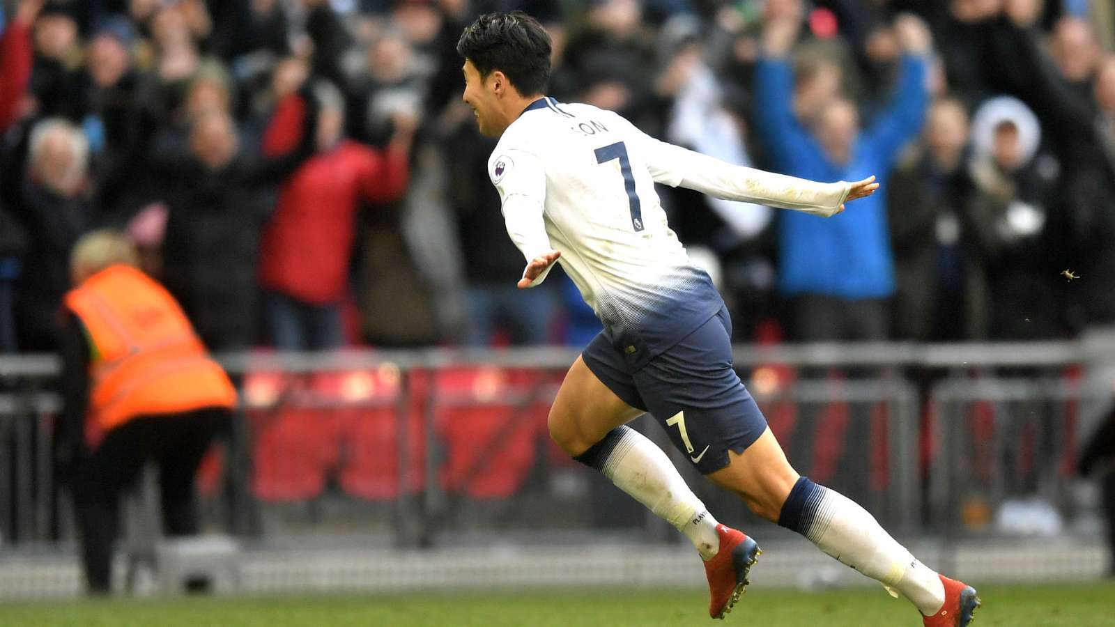 Tottenham derrota al Newcastle 1-0 y queda a 4 puntos del Liverpool