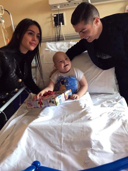 Cristiano Ronaldo ha donado regalos a los niños en un hospital en turinés
