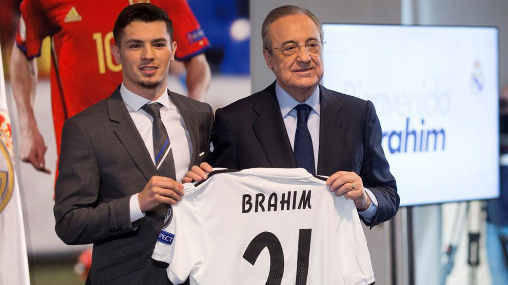 Al menos 300 personas asisten a la presentación de Brahim Díaz