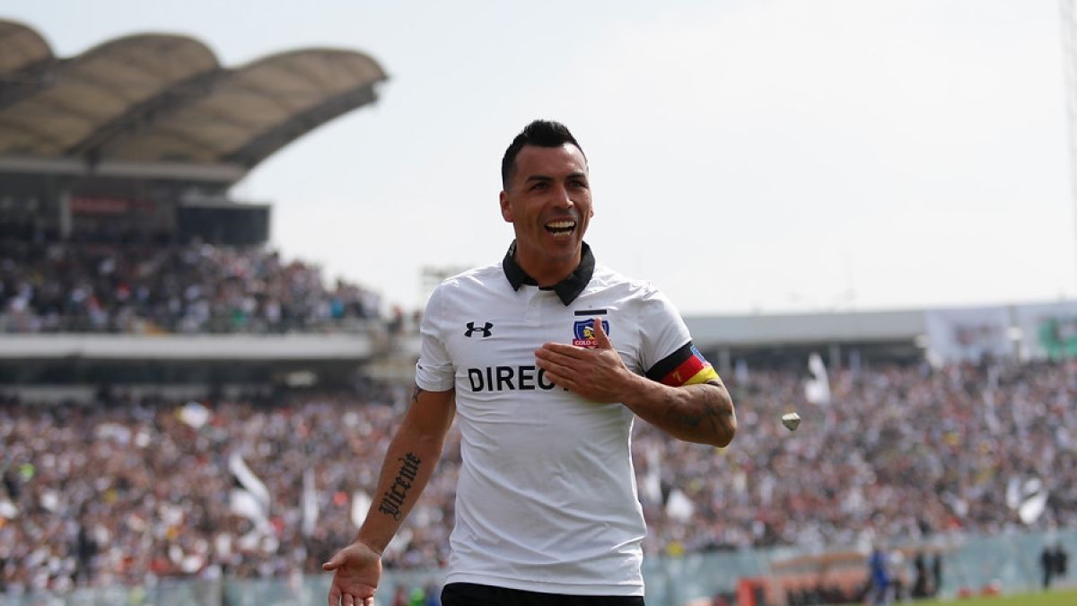 Esteban Paredes se queda seis meses más en Colo-Colo
