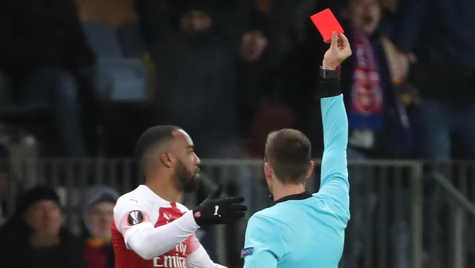 La UEFA ha decidido suspender por tres partidos a Lacazette