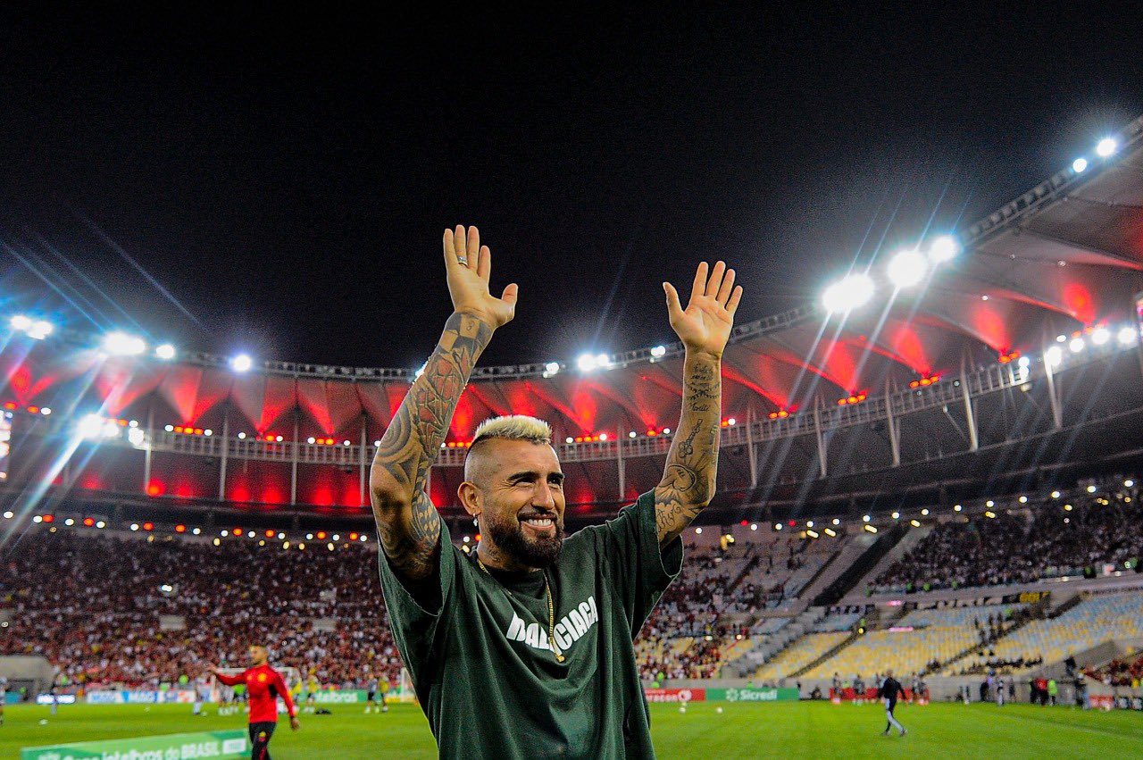 Arturo Vidal fue anunciado como nueva figura del Flamengo