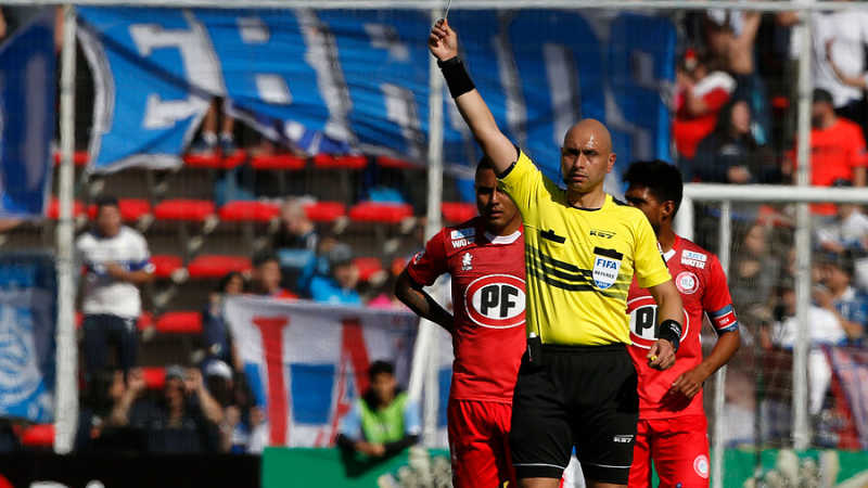 U. Católica pone una denuncia formal contra el arbitro César Deischler