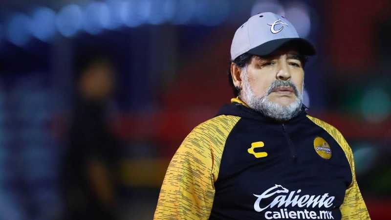 Diego Maradona podría entrenar en Chile el próximo año