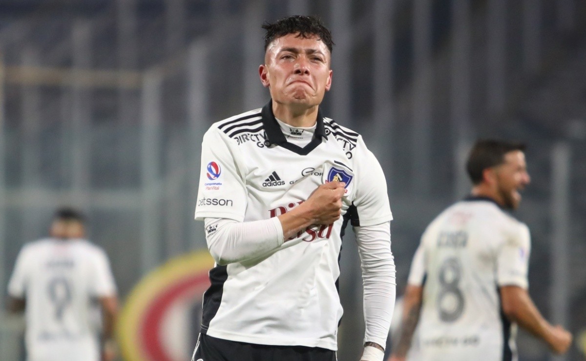 Colo Colo vence a Huachipato y se mantiene como único líder