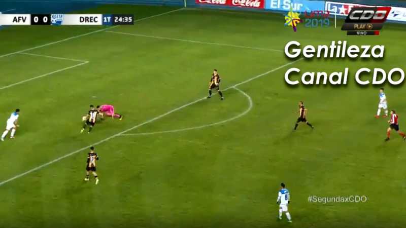 Video: El insólito autogol de Fernández Vial que se volvió viral