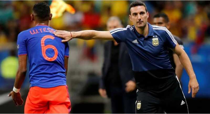 Técnico argentino culpó a la cancha por la derrota de la selección