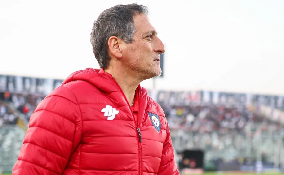 Mario Salas dejó de ser entrenador de Huachipato