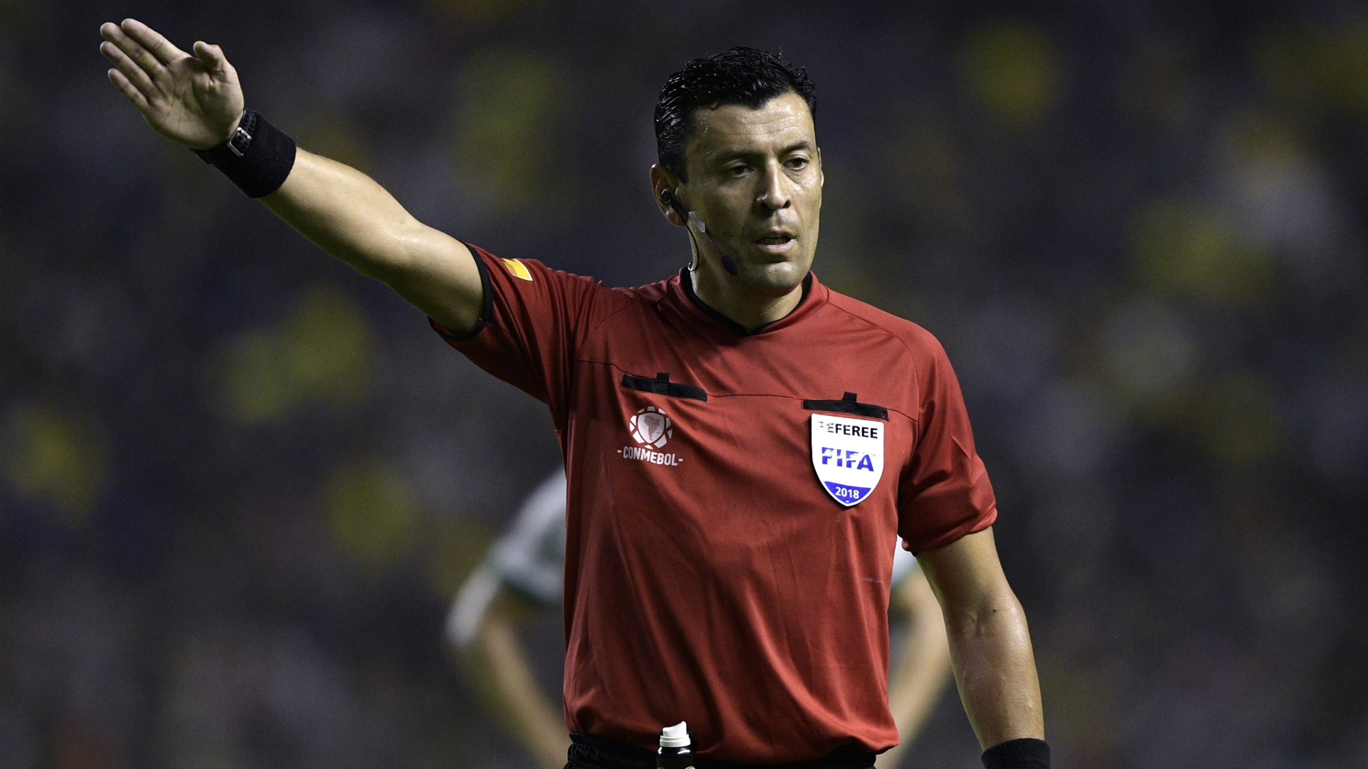 Conmebol suspendió por tiempo indefinido a Roberto Tobar