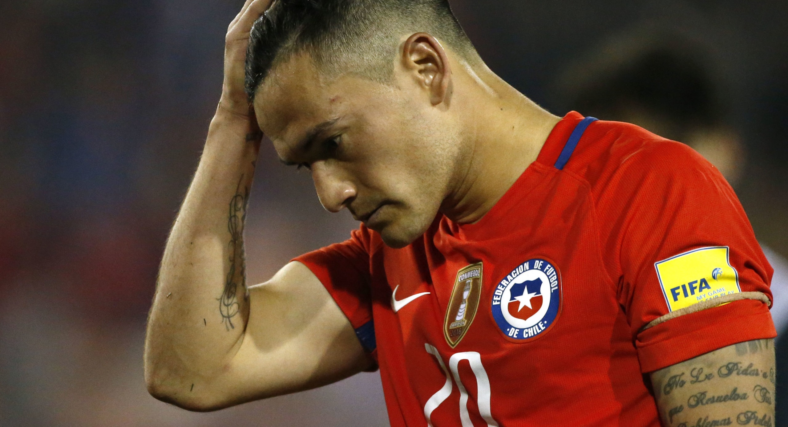 Charles Aránguiz sufrió lesión y preocupa en la Roja