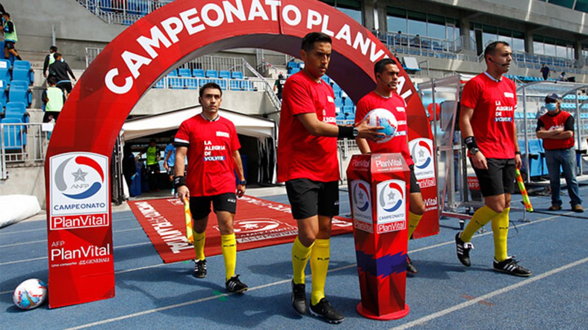Árbitros amenazan con paralizar el fútbol chileno
