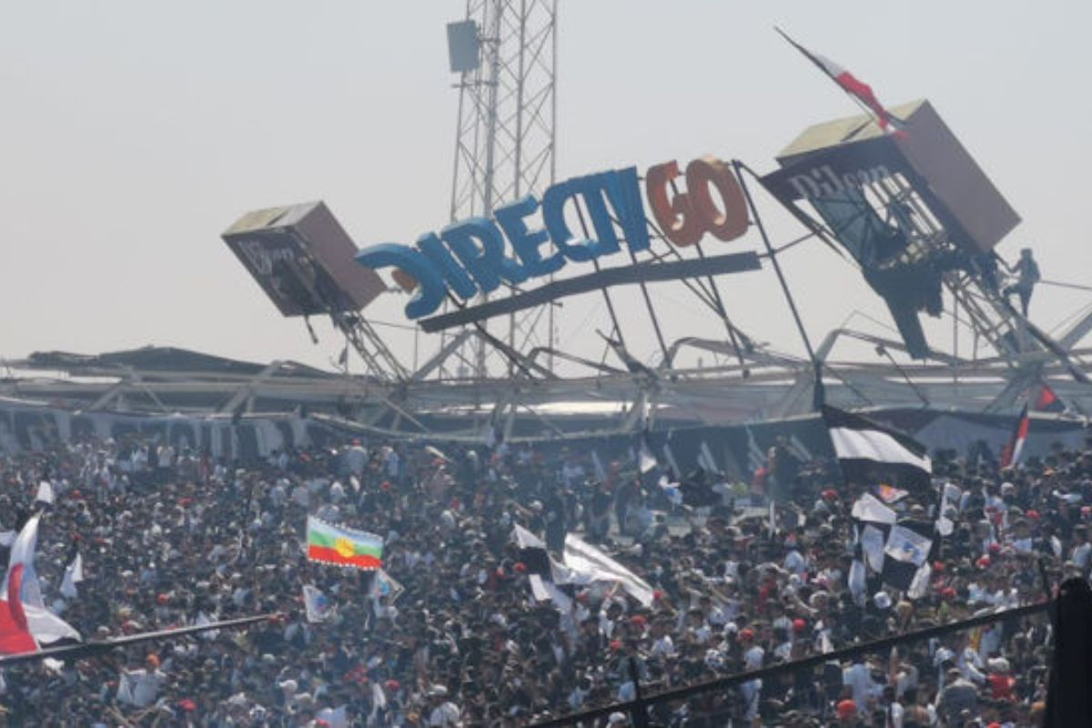 Videos: Los impactantes registros de cuando cedió el techo del Monumental