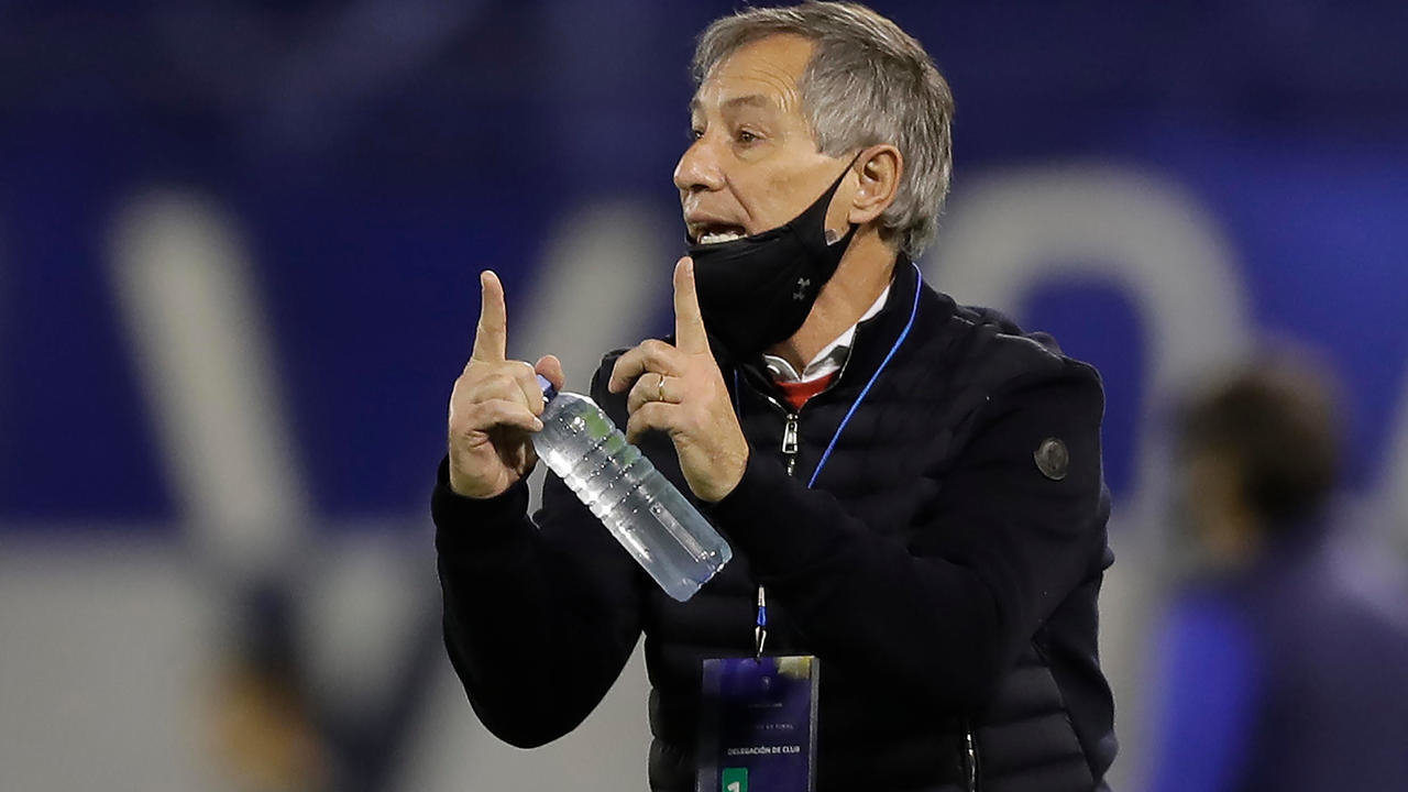Ariel Holan renunció al Santos a dos meses de su llegada