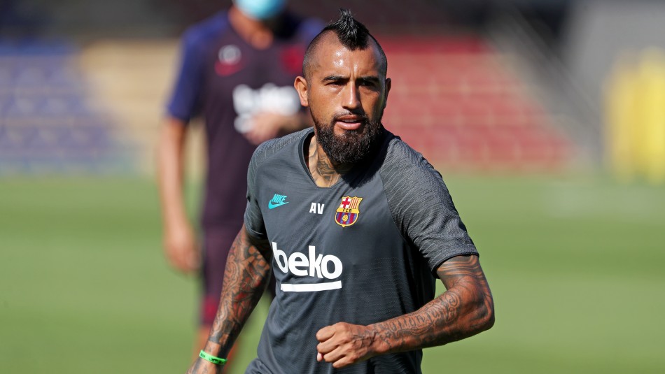 Fotos: Arturo Vidal dio a conocer la nueva camiseta de La Roja