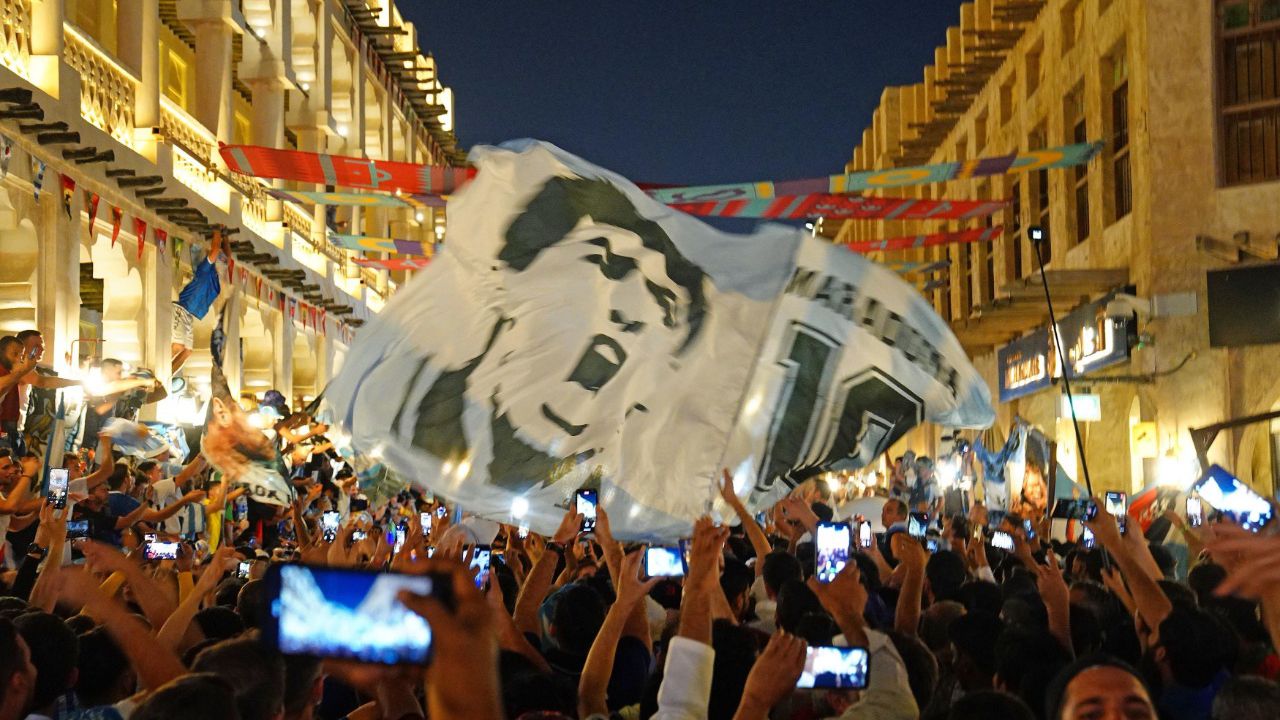 Fotos: Hinchas argentinos hicieron banderazo en Doha a un día de la final
