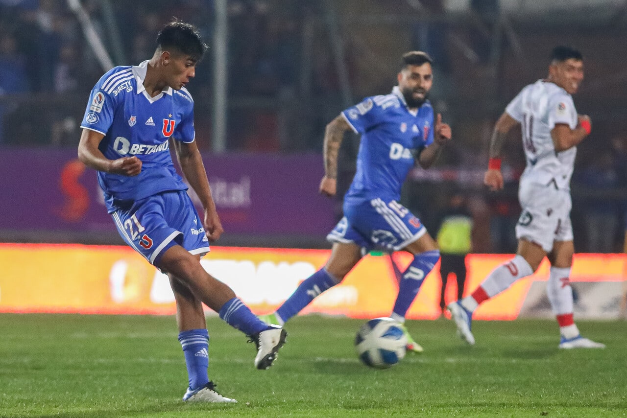 Bastián Tapia asoma como titular en la ‘U’ para el Superclásico