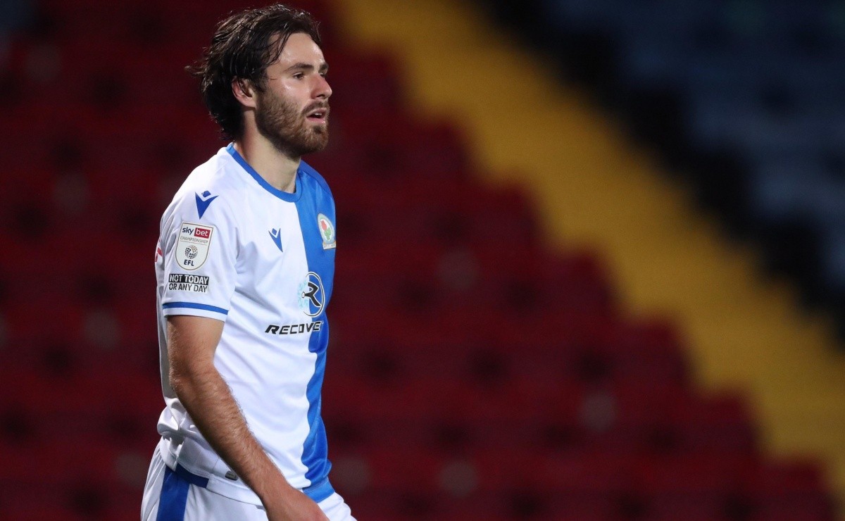 ¡Alerta en La Roja! Ben Brereton salió lesionado en duelo de Blackburn Rovers