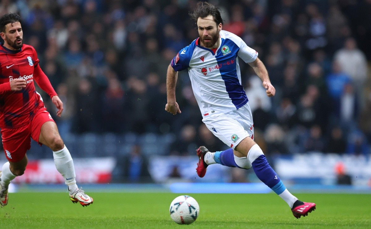 Brereton se retira de la cancha y preocupa en el Blackburn Rovers
