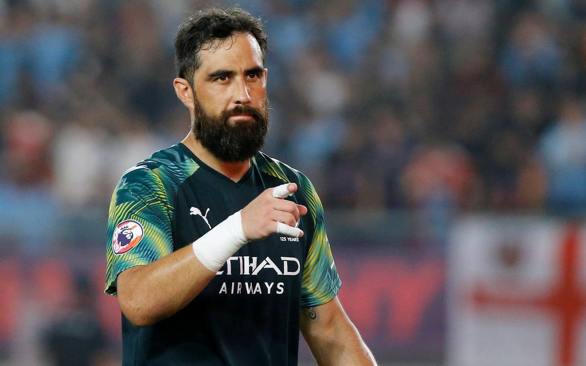 Aseguran que Claudio Bravo cerró su fichaje con Real Betis