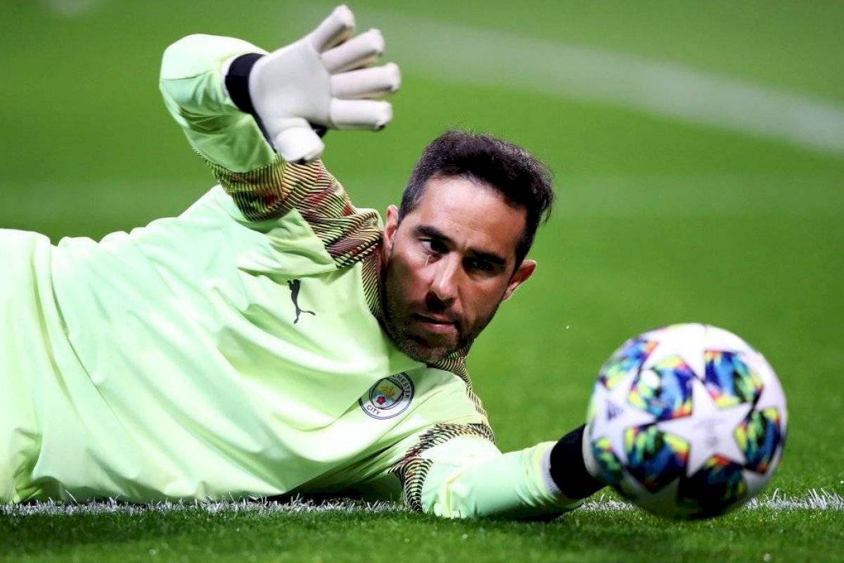 Guardiola confirmó baja de Claudio Bravo para el duelo con Arsenal