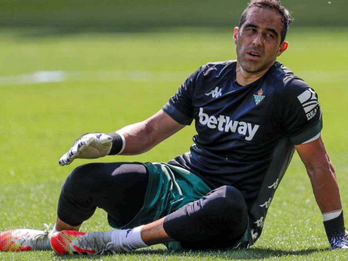 Claudio Bravo será baja para los próximos partidos de Betis