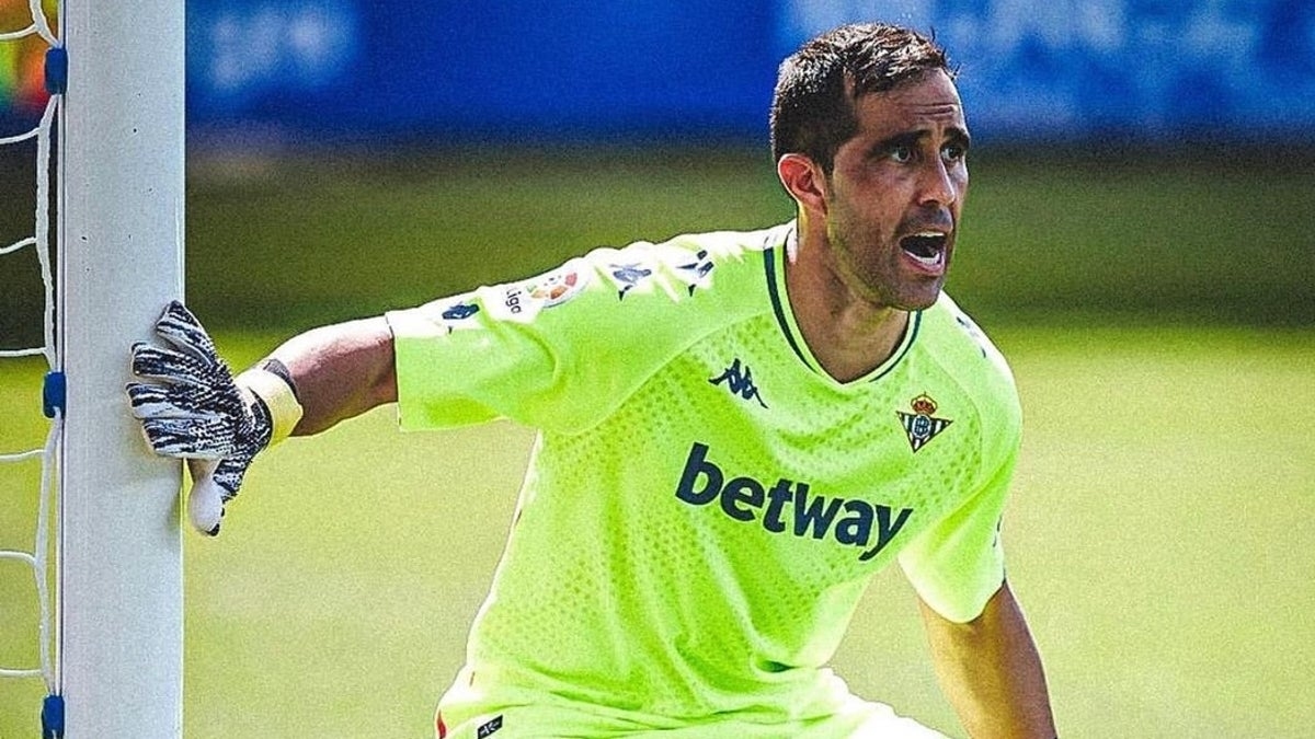 Claudio Bravo superó su lesión y vuelve a los entrenamientos