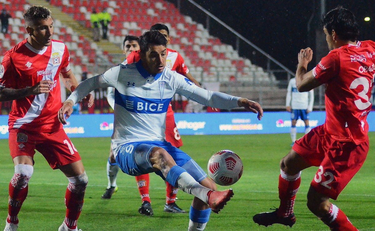 (Goles) Católica derrotó a Curicó Unido y se instaló en la lucha por el título
