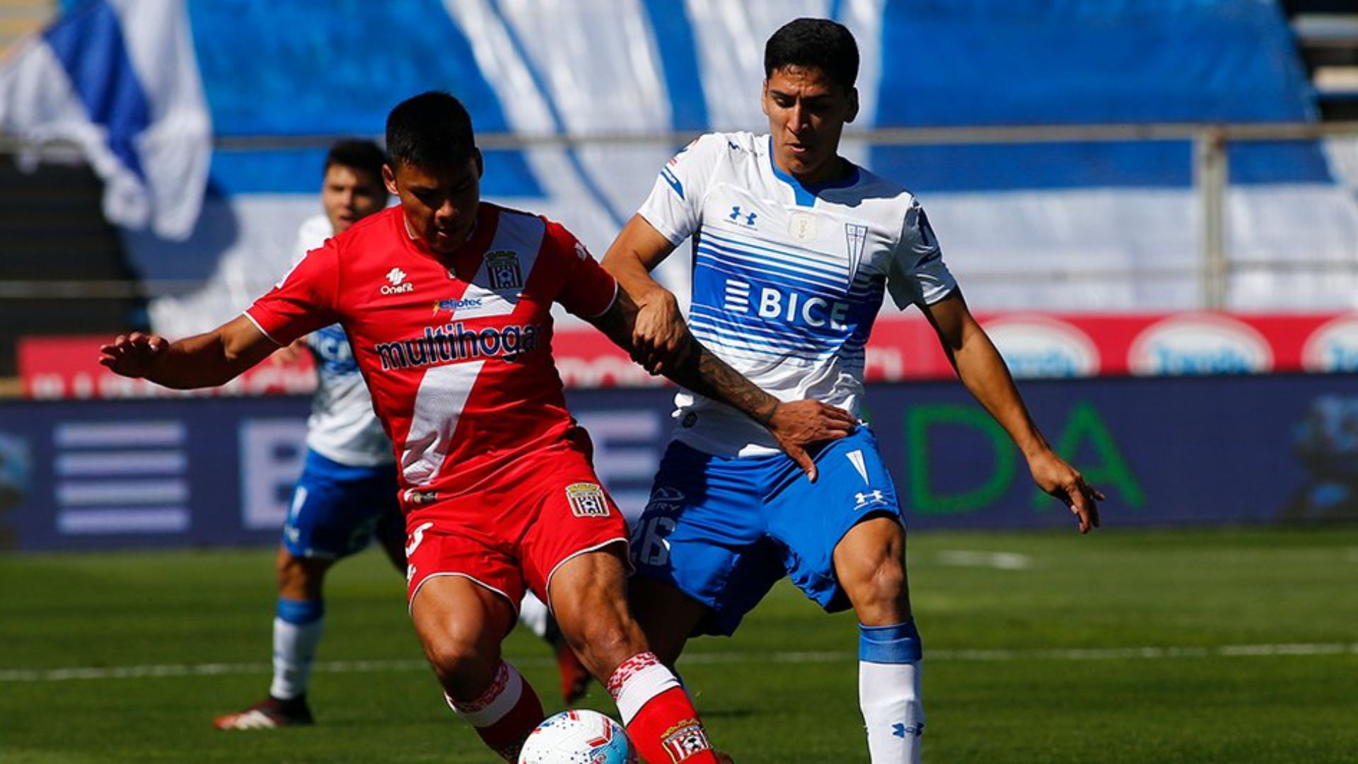 Jugador de U. Católica sufrió un desgarro en partido contra Curicó Unido