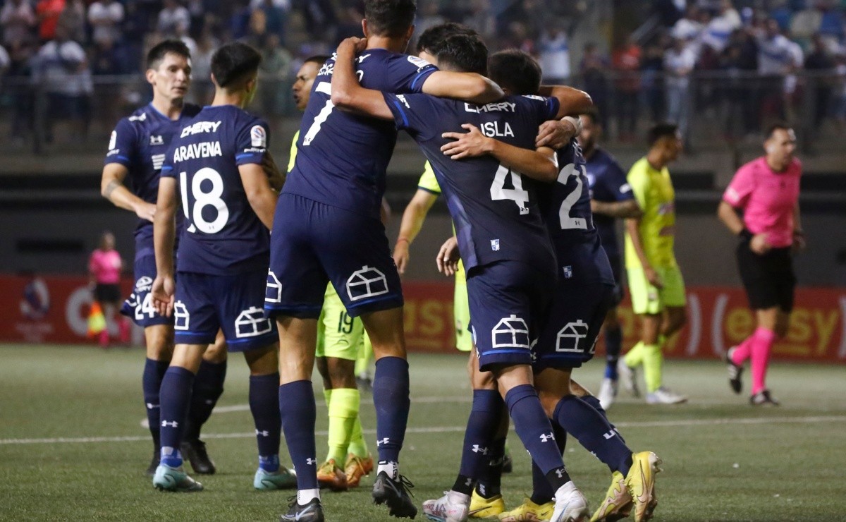 Zampedri lo empata con polémica: la UC elimina a Colina en Copa Chile