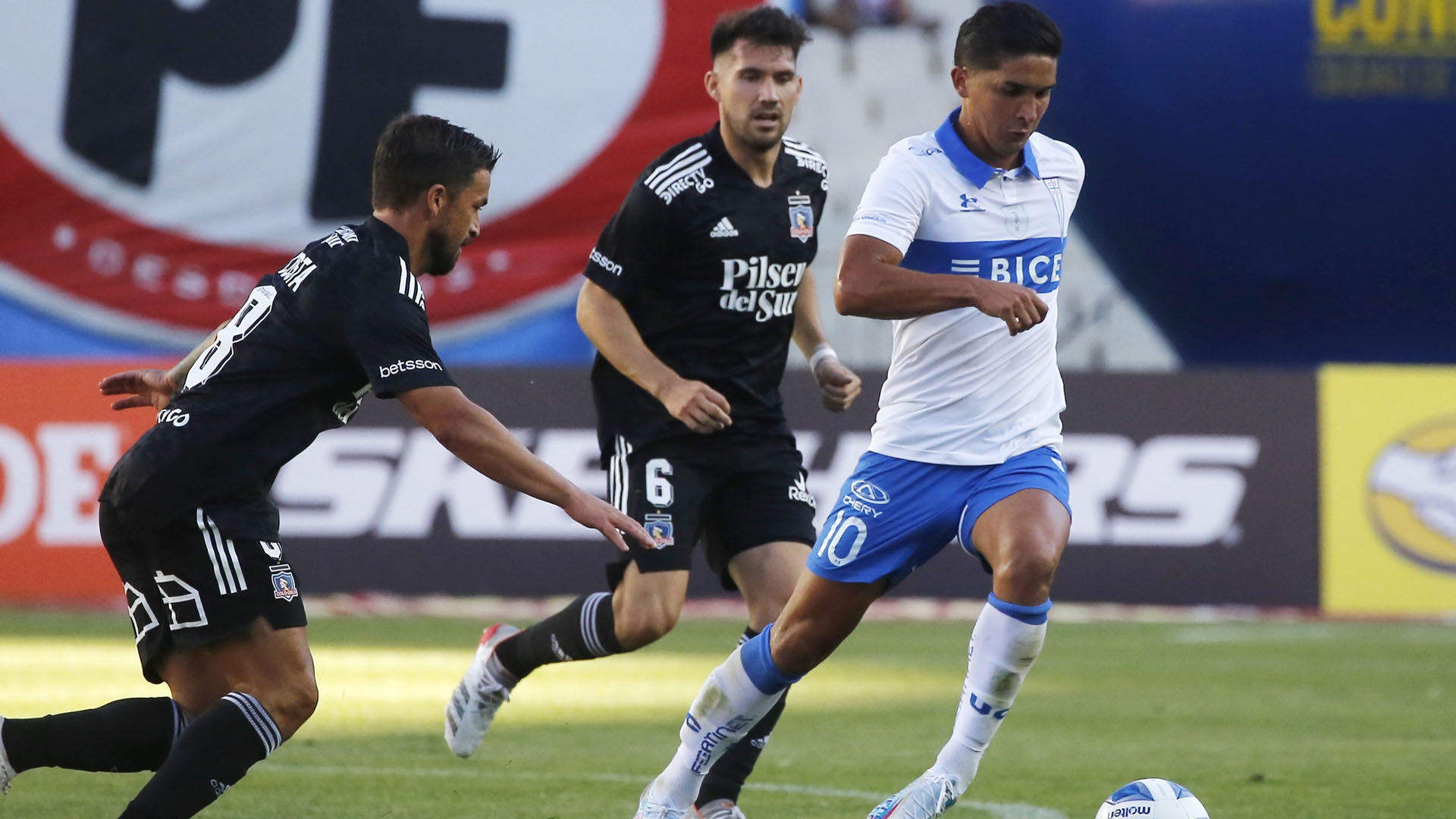 Católica informó que no venderá entradas a los hinchas de Colo Colo