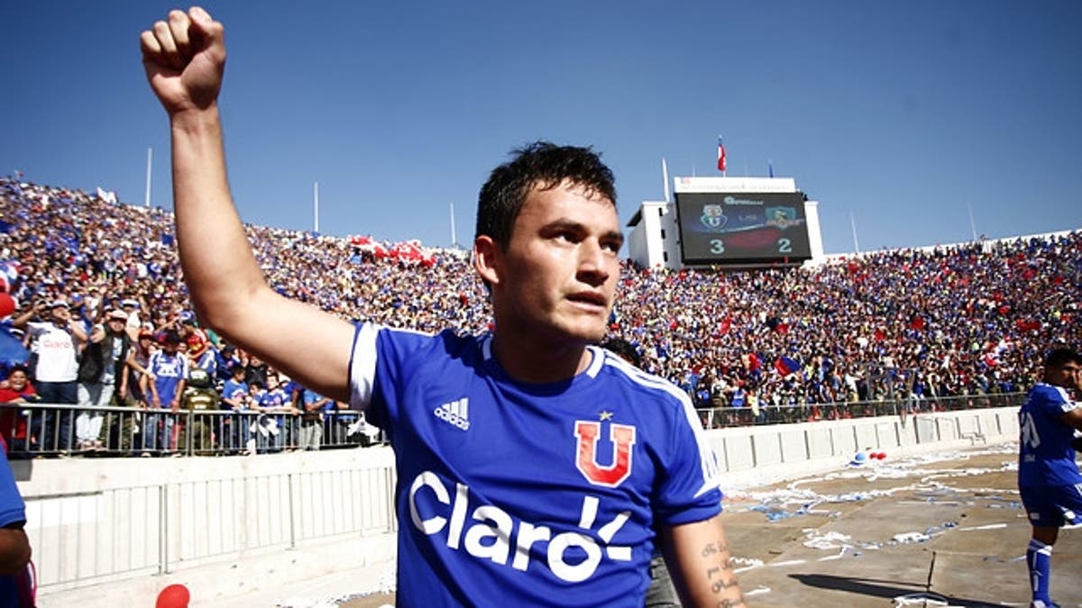 Los hinchas de la ‘U’ se ilusionan con un posible regreso de Charles Aránguiz