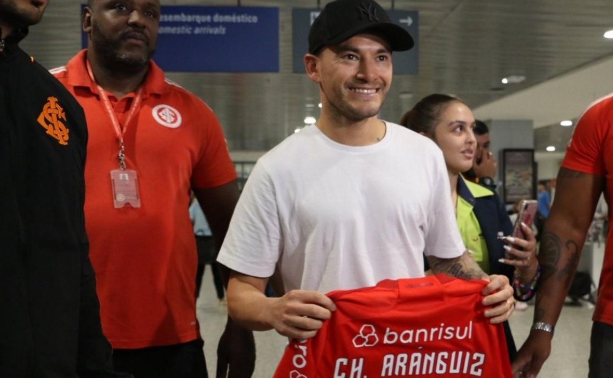 A lo rockstar: Charles Aránguiz fue recibido a lo grande en Brasil