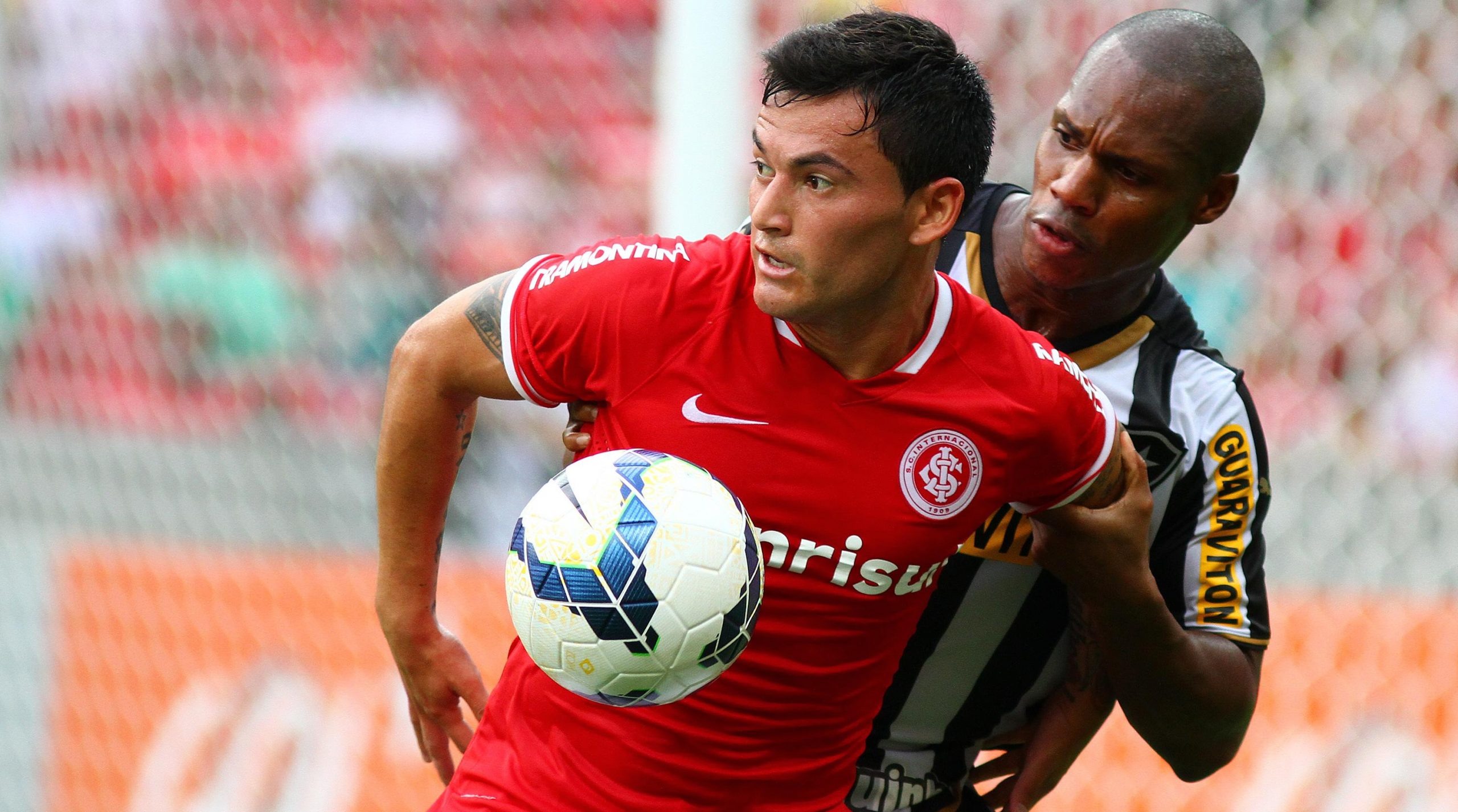 Charles Aránguiz anticipó su regreso a Inter de Porto Alegre